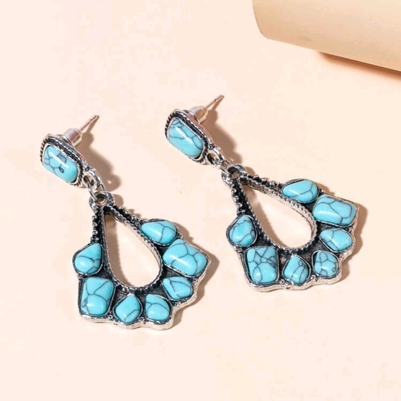 💖 2/$30 Boho Gypsy turquoise beaded silver drop earrings - Picture 4 of 11